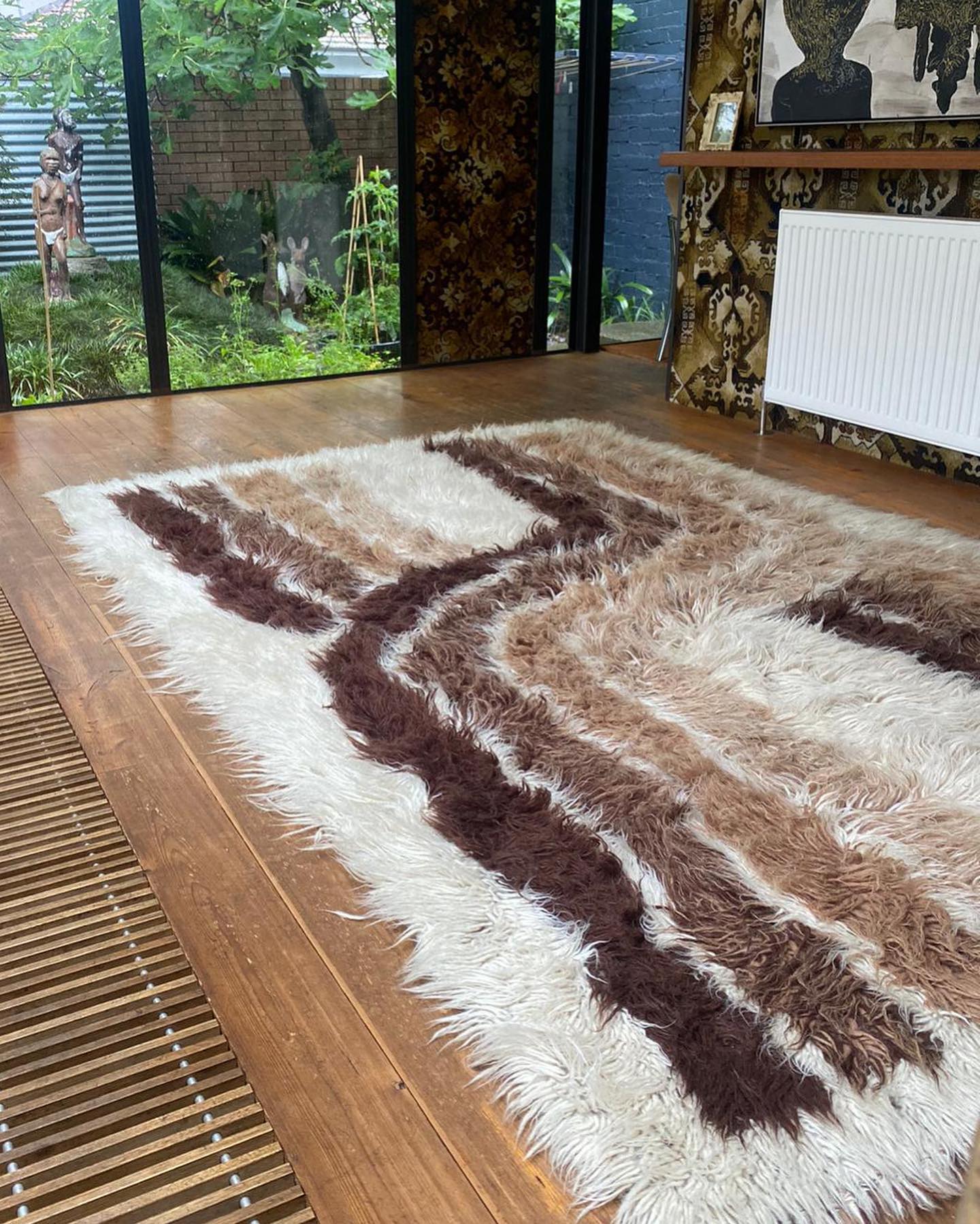 Curved Stripe Flokati Rug