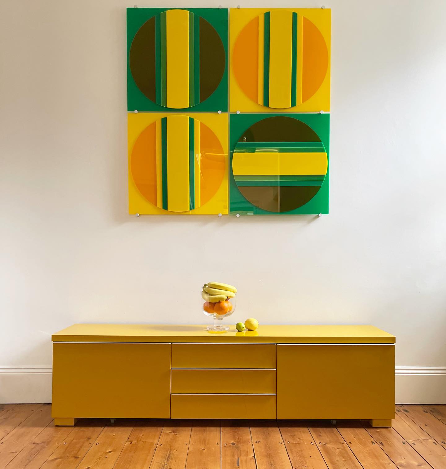Yellow 'Besta Burs' TV Unit
