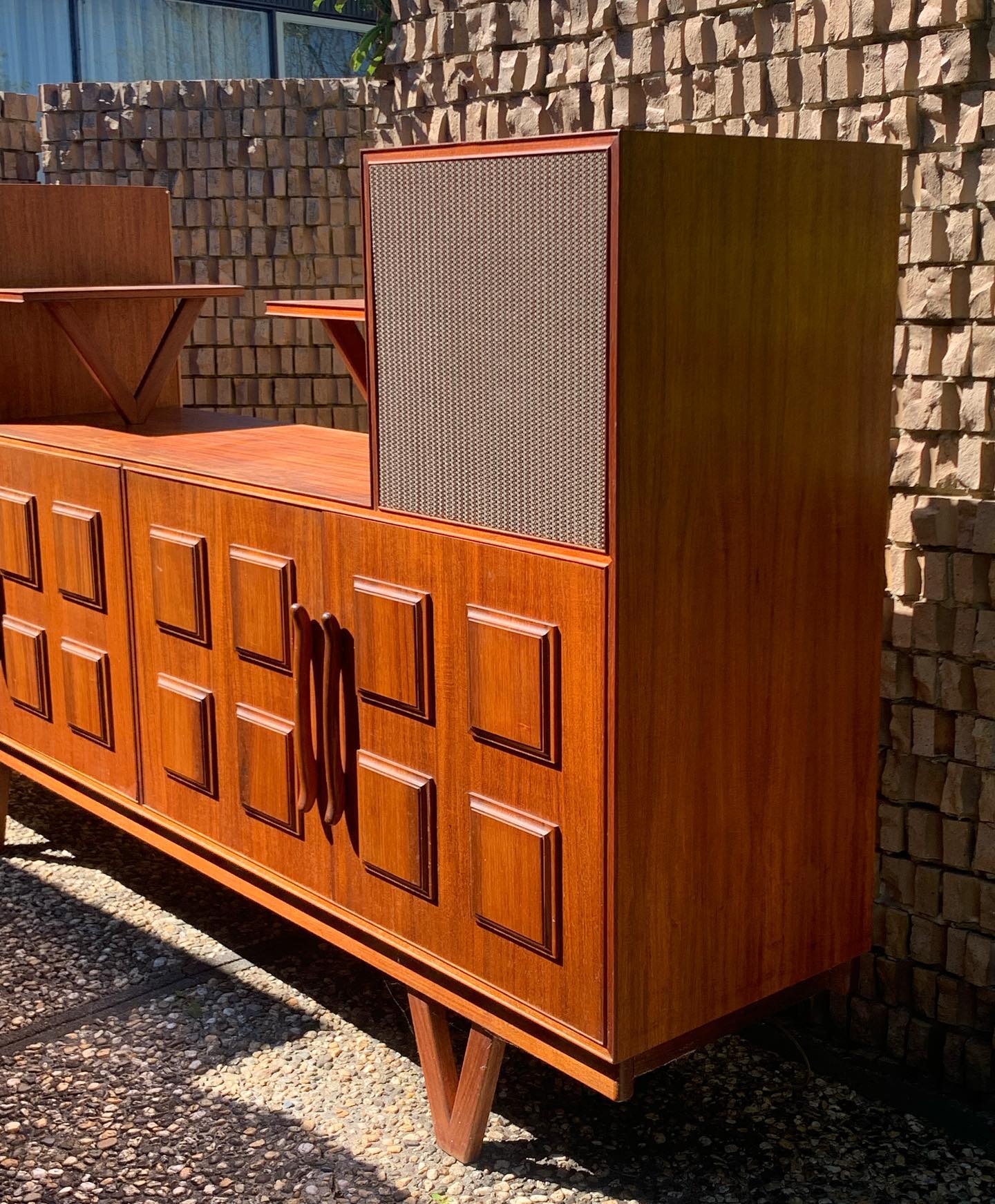 Dario Zoureff Sideboard