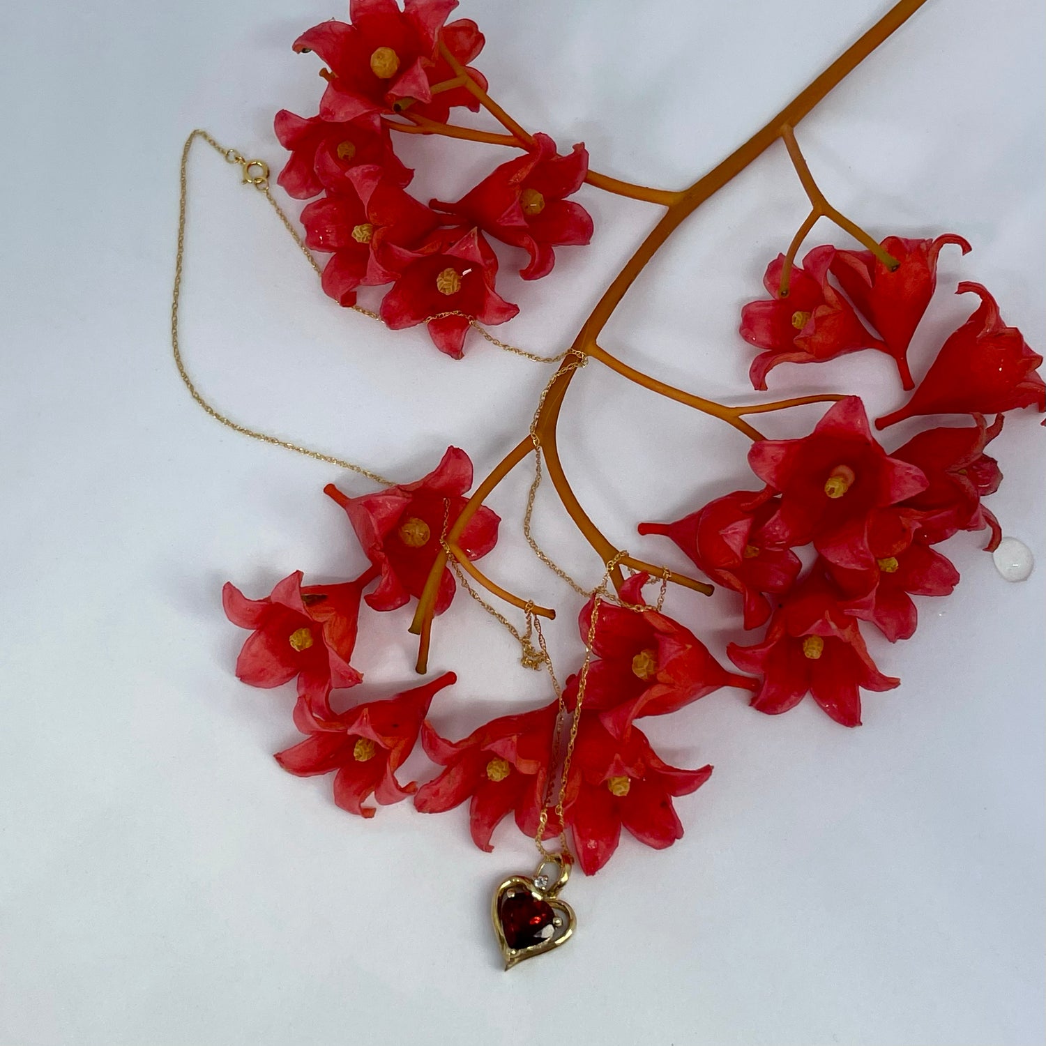 9ct garnet and white stone heart shaped pendant necklace