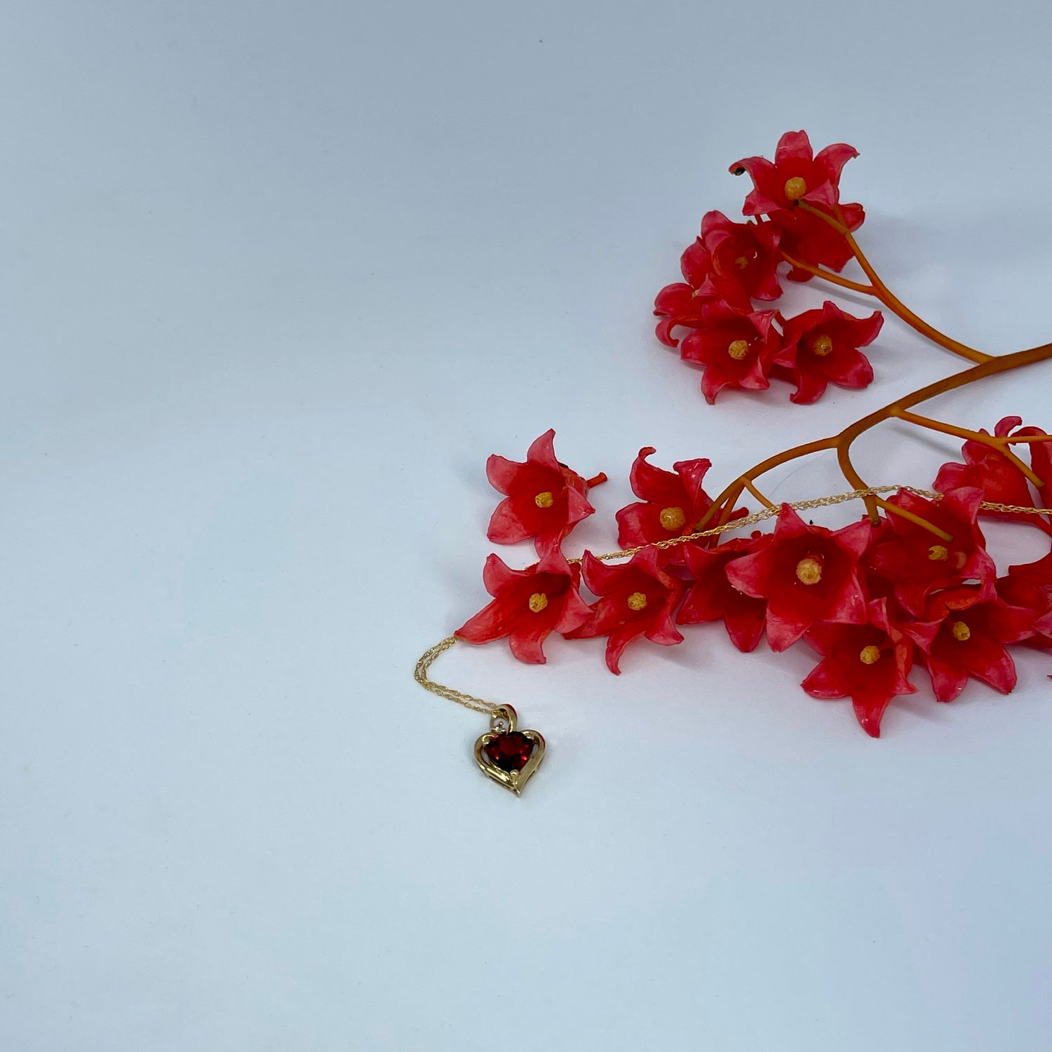 9ct garnet and white stone heart shaped pendant necklace