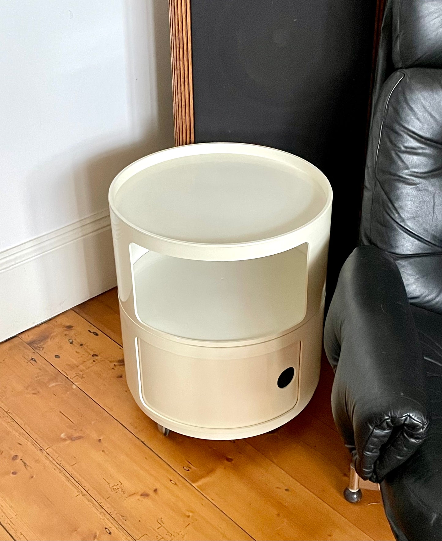 Kartell Componibili on castors in cream