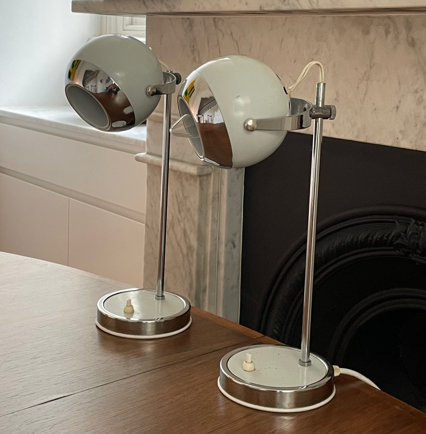 Eyeball Lamp