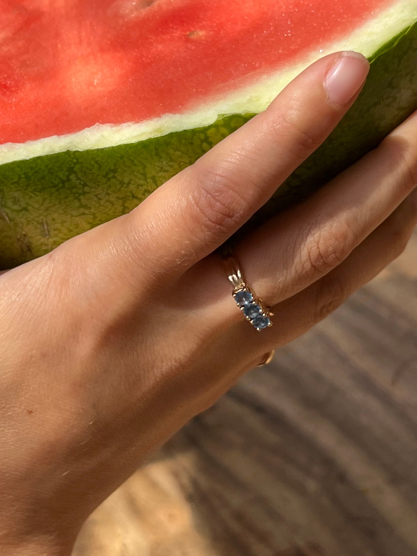 9ct gold ring with triple sapphire stone