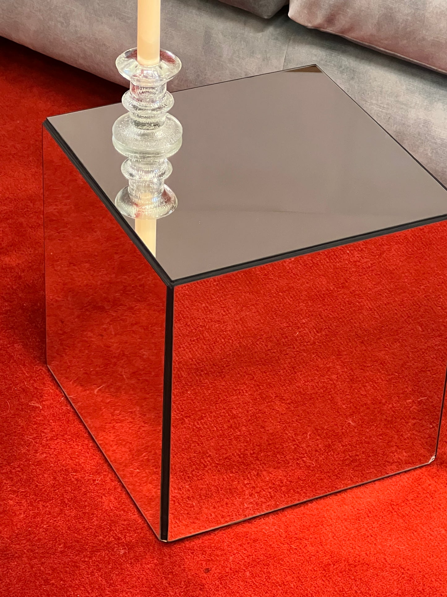 Mirror cube stand