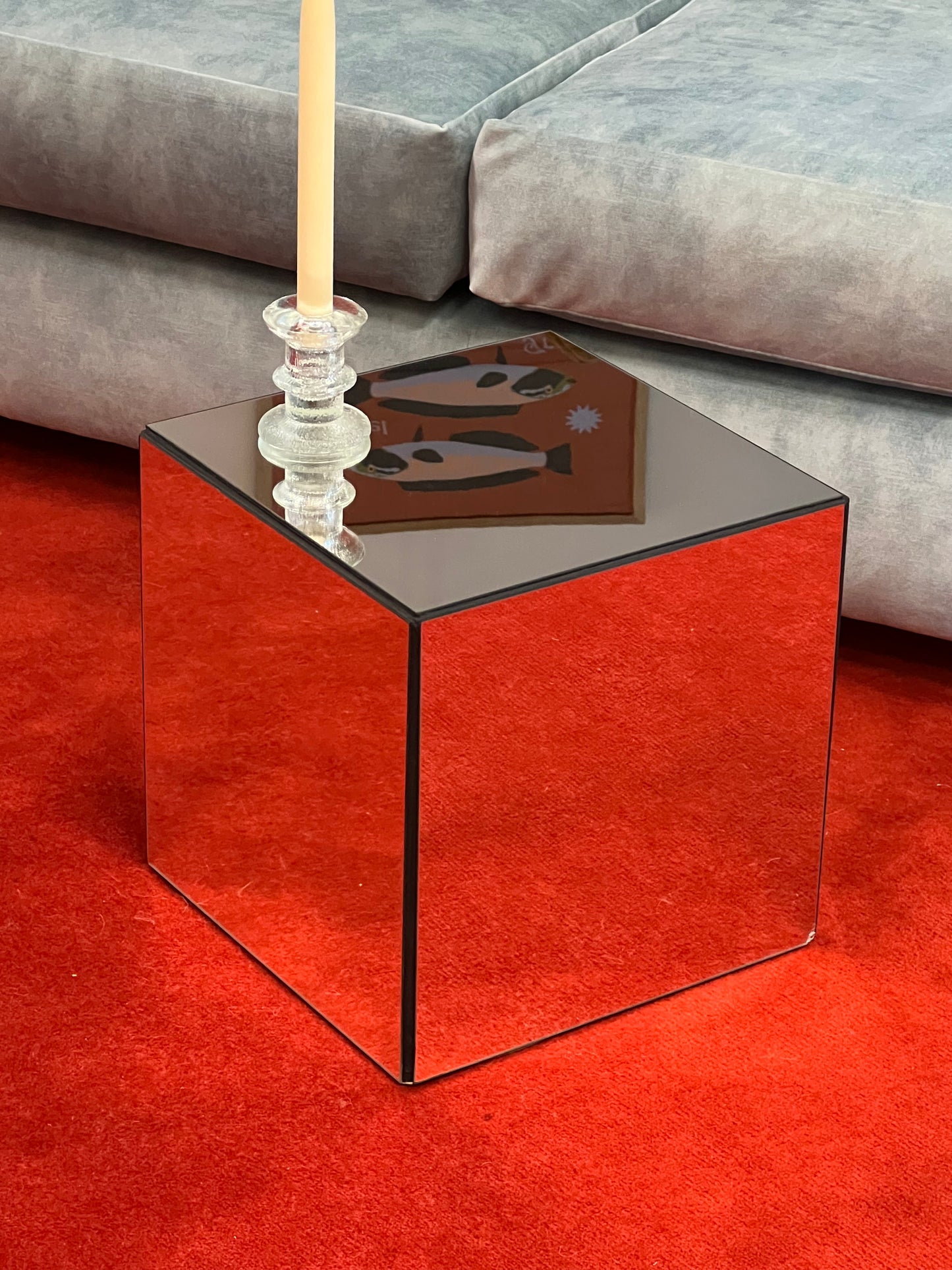 Mirror cube stand