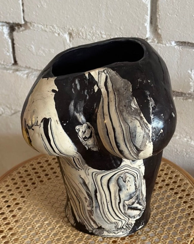 The Venus Edition Vase by Juyeon Ceramics