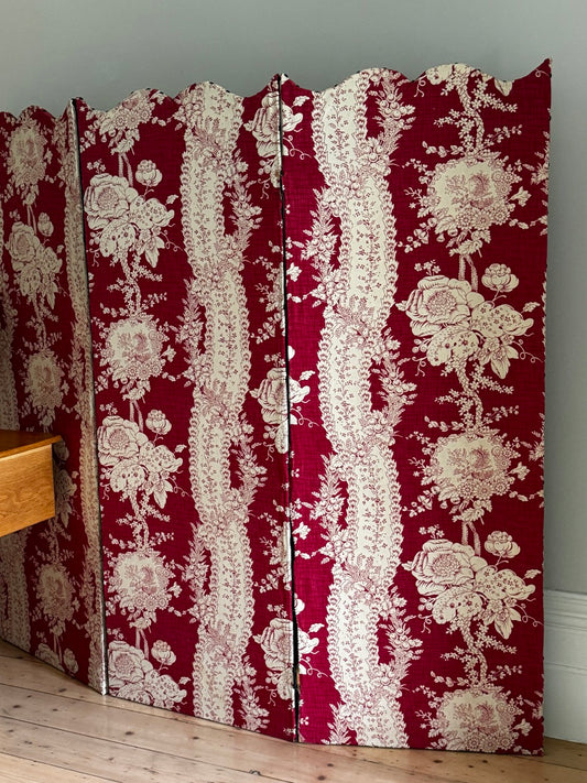 Vintage Floral Scalloped Room Partition