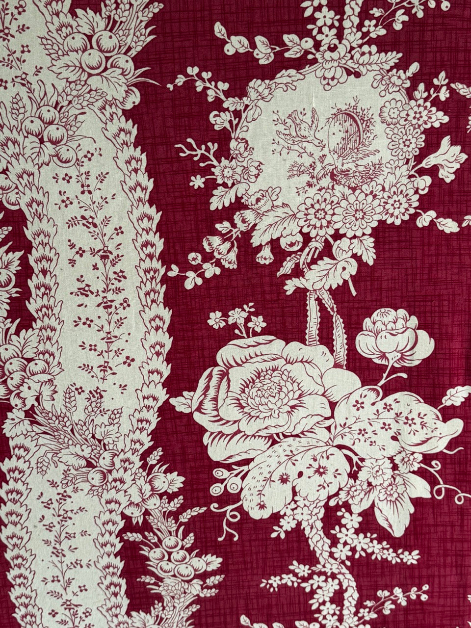 Vintage Floral Scalloped Room Partition