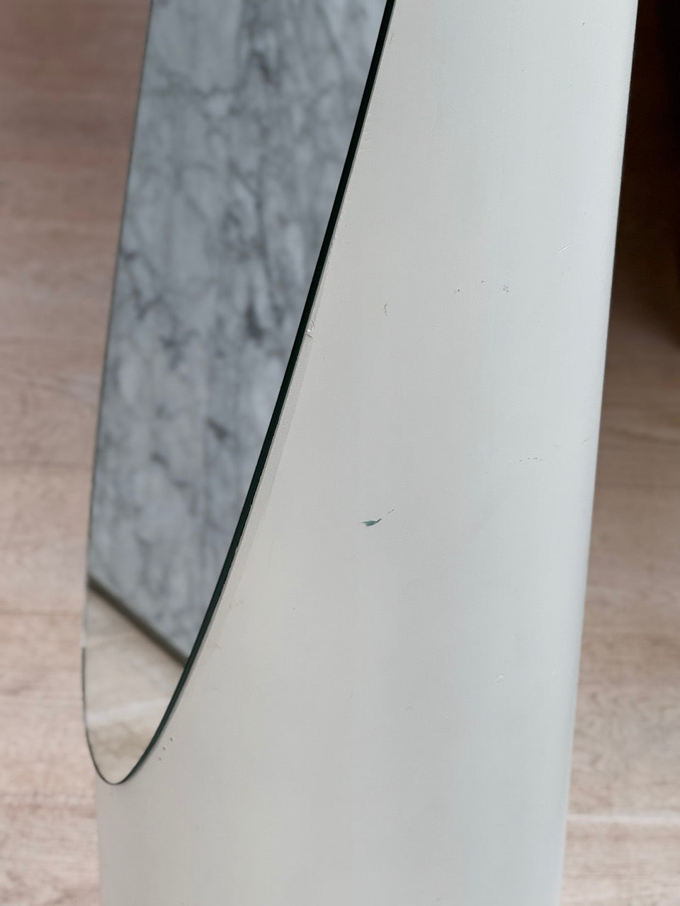 White Lipstick Mirror