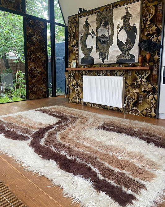 Curved Stripe Flokati Rug