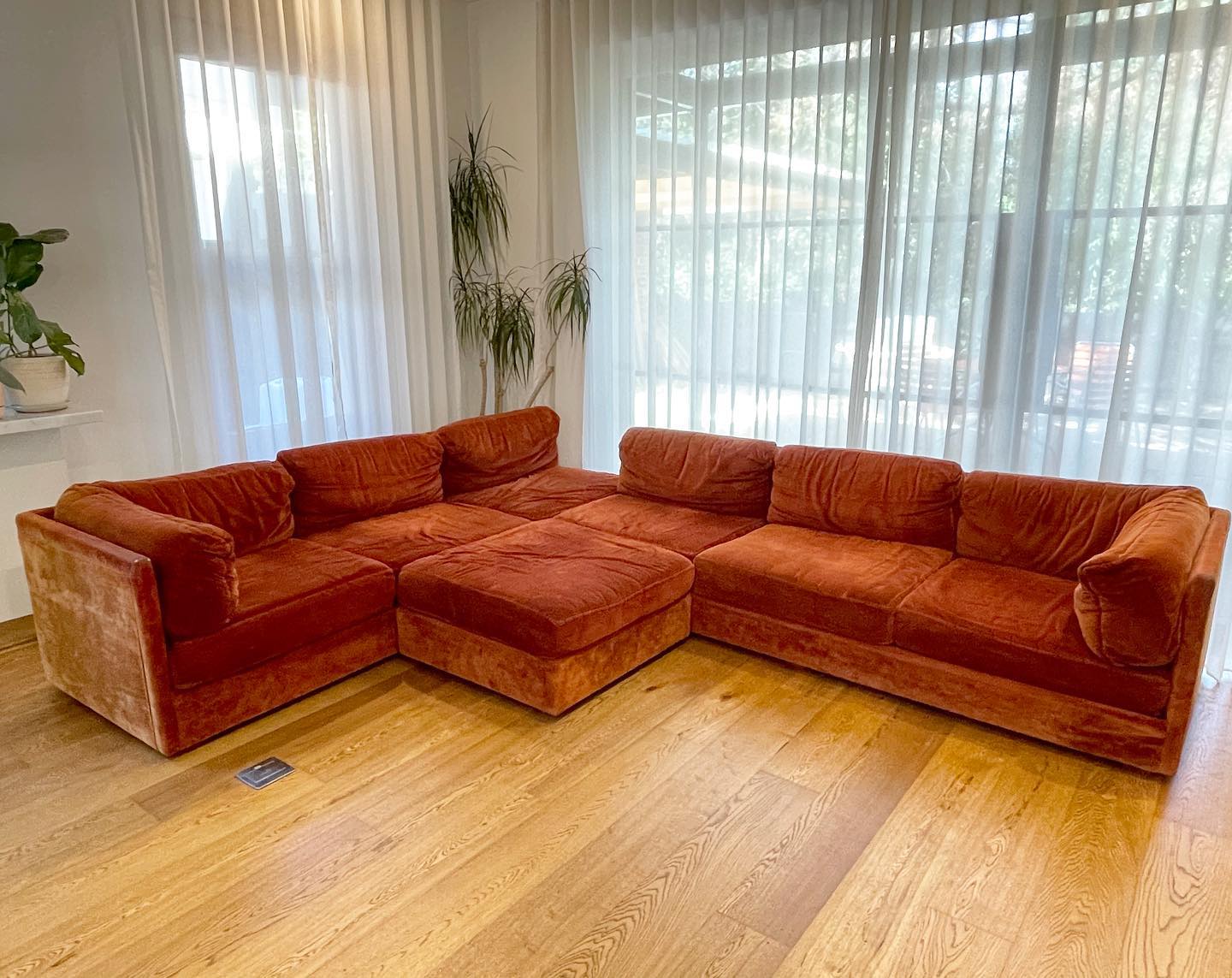 Moran Furniture Modular Velvet Lounge