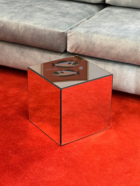 Mirror cube stand